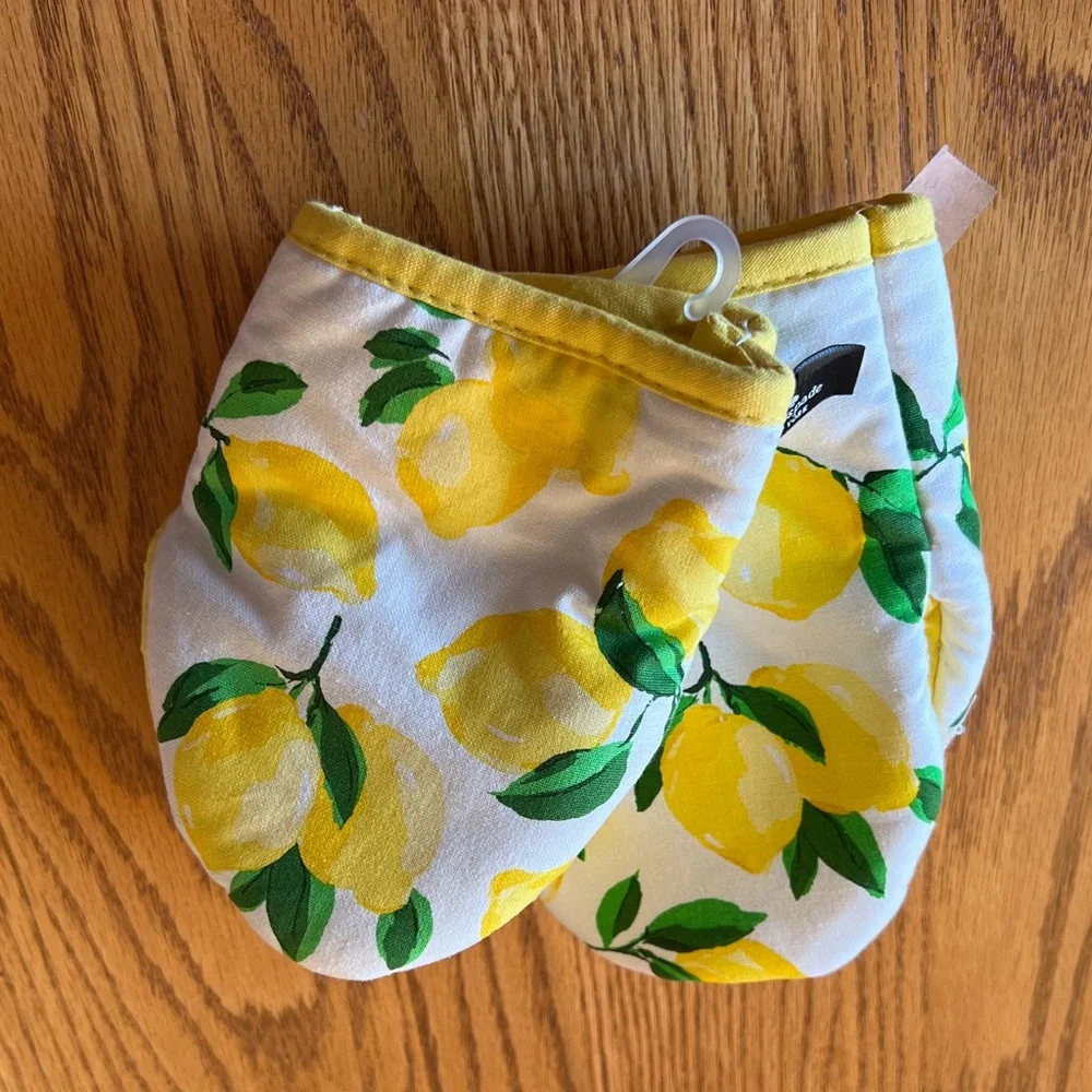 NWT Kate Spade Set of 2 Lemon Mini Mitts